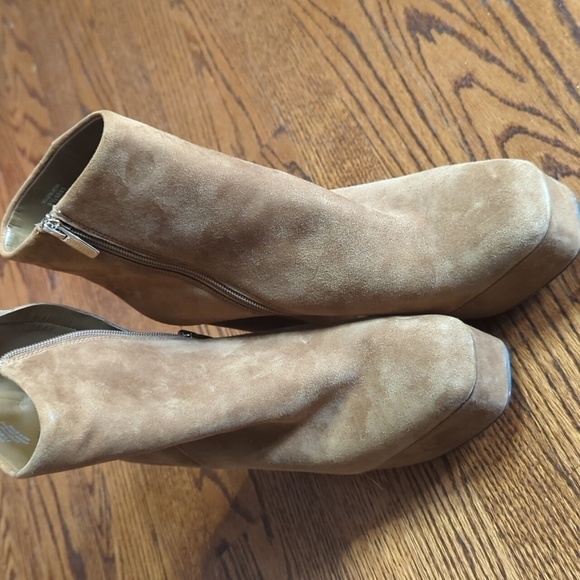 Vince Camuto Leslieon camel suede leather platform chic sleek square toe booties - Picture 5 of 8